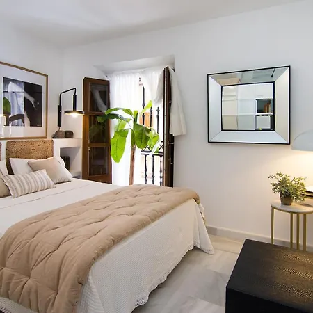 Alhambra Apartment *