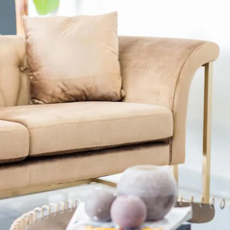 Alhambra Apartment *