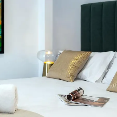 Alhambra Apartment *
