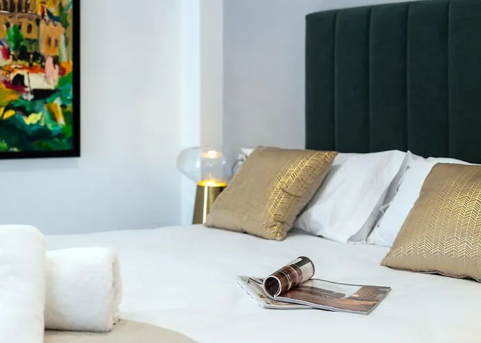 Alhambra Apartment *